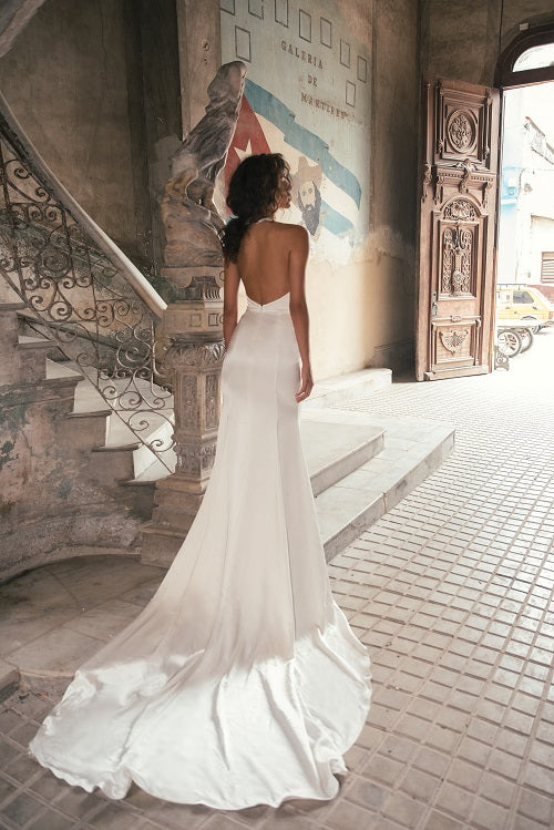Linda Style 1508 with Cape – Luxury Bridal Gown by Julie Vino