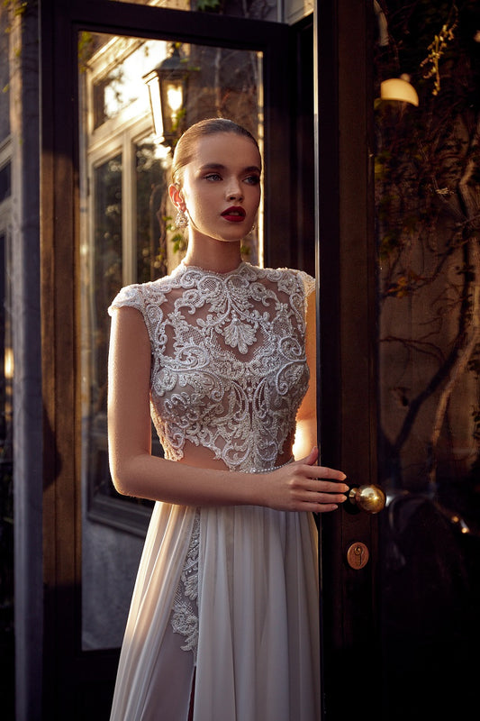 Vikki Style 1960 – Luxury Bridal Gown by Julie Vino