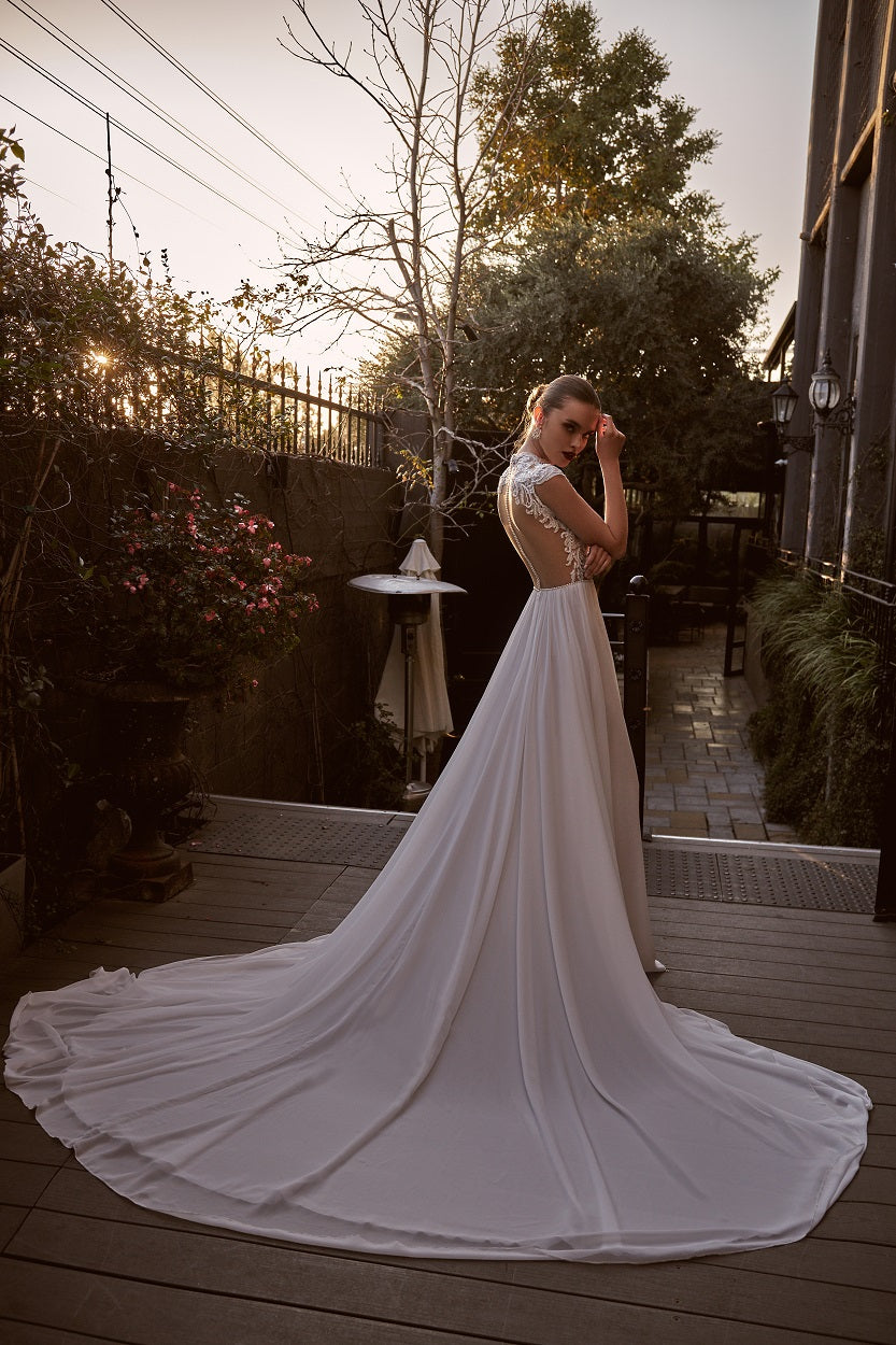 Vikki Style 1960 – Luxury Bridal Gown by Julie Vino