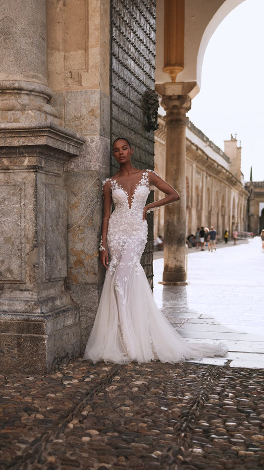 Sandy Style 2354 – Luxury Bridal Gown by Julie Vino